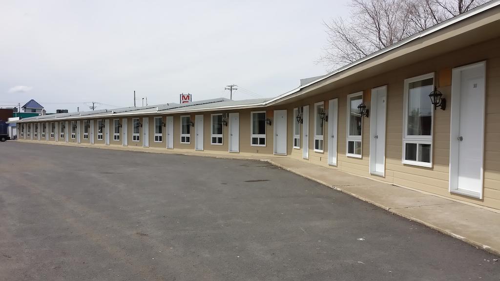 Motel Iberville Saint-Jean-sur-Richelieu Buitenkant foto