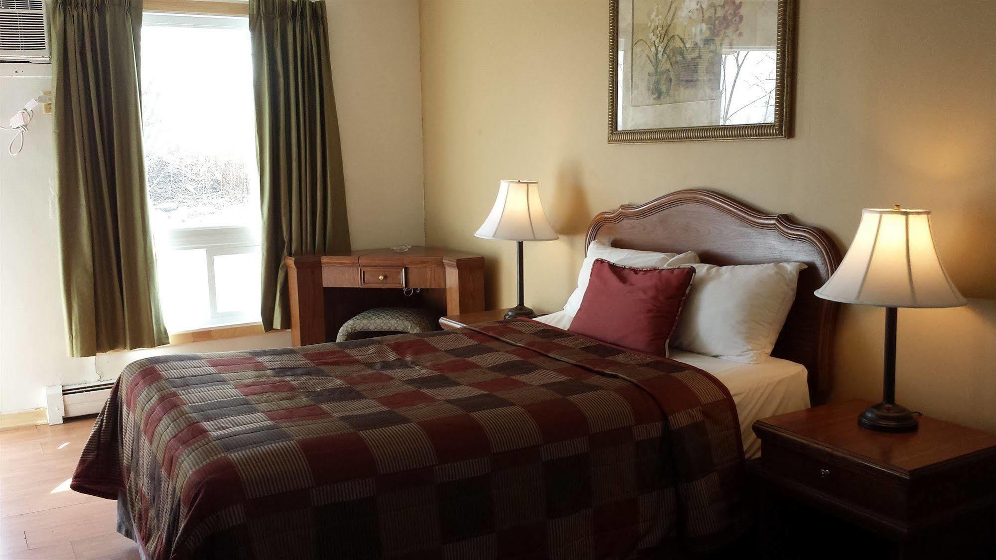 Motel Iberville Saint-Jean-sur-Richelieu Buitenkant foto
