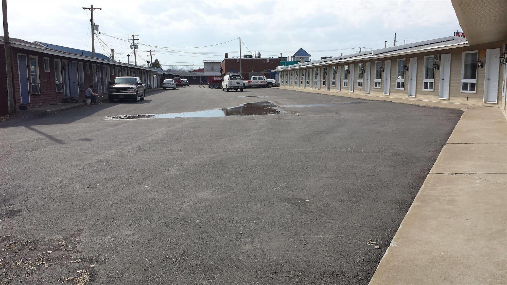Motel Iberville Saint-Jean-sur-Richelieu Buitenkant foto